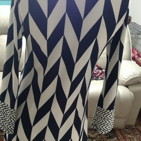 SOLD......Beautiful straight dress - Picture 2 of 3